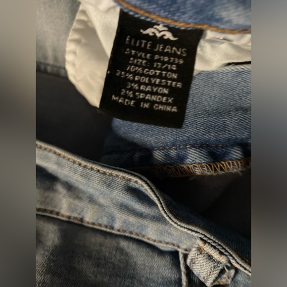 Jeans - Picture 2 of 3